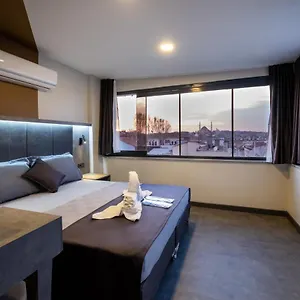 The Queen 2*, Istanbul Turcia